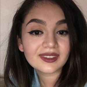 Meet your Posher, Denise